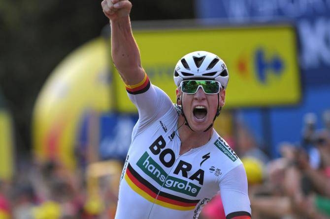 German champion Pascal Ackermann made a dream Giro d'Italia debut when he timed his sprint to perfection to win the second stage, a 205-km ride from Bologna, on Sunday.