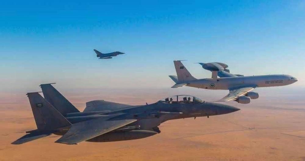 Arab coalition carries out air strikes on Houthi targets in Sanaa