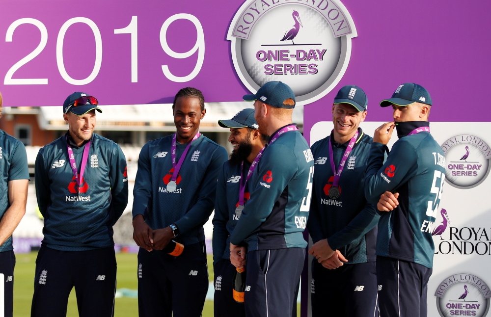 England's Joe Root, Jonny Bairstow, Adil Rashid, Jos Buttler and Jofra Archer with teammates as they celebrate winning the Fifth One Day International match against Pakistan at the Emerald Headingley, Headingley, Britain, on Sunday. — Reuters 