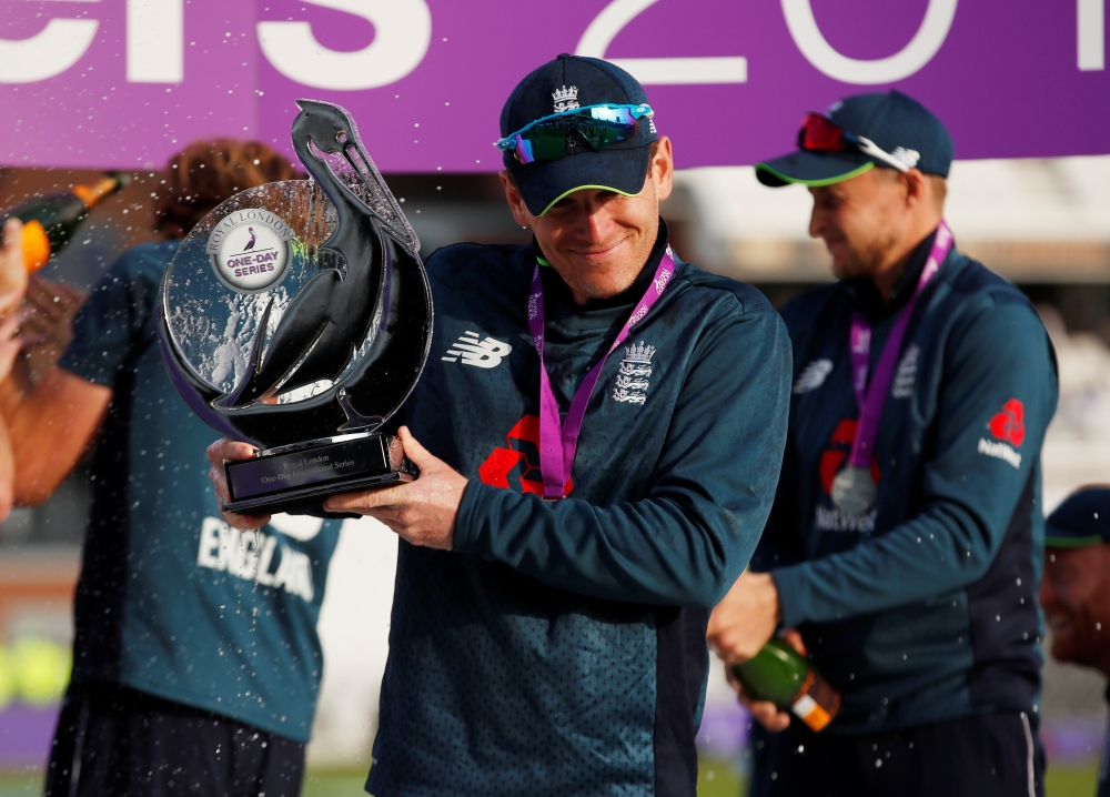 England's Joe Root, Jonny Bairstow, Adil Rashid, Jos Buttler and Jofra Archer with teammates as they celebrate winning the Fifth One Day International match against Pakistan at the Emerald Headingley, Headingley, Britain, on Sunday. — Reuters 