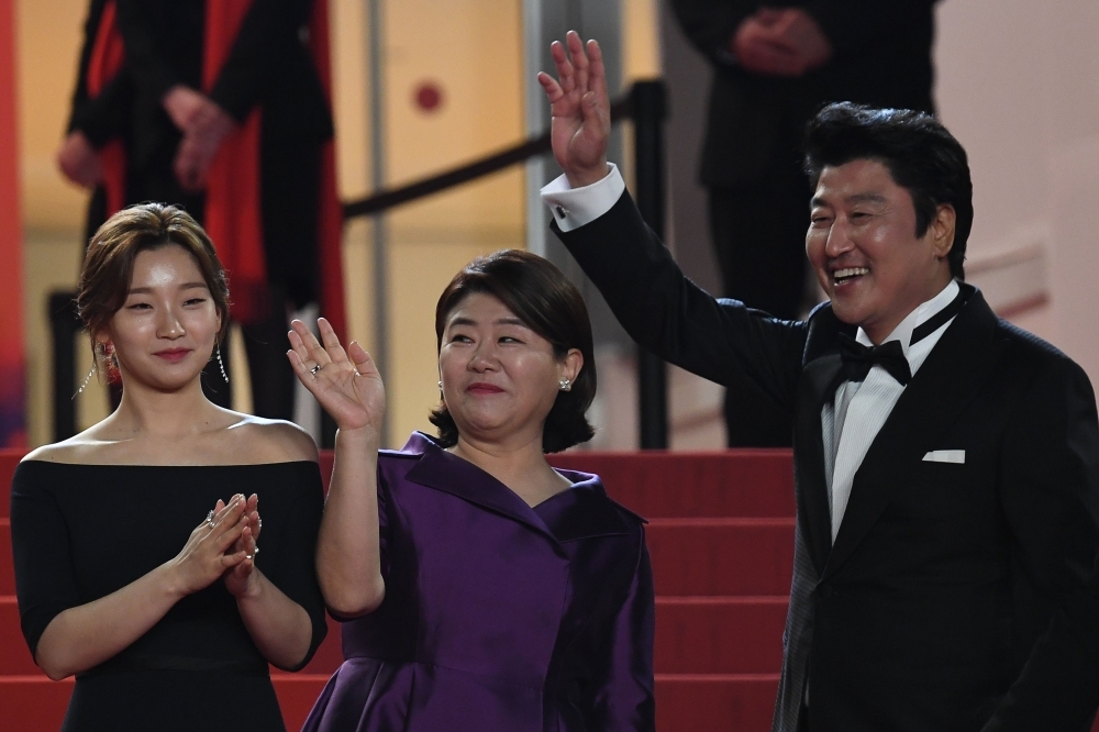 (From L) South Korean actress Park So-dam, South Korean actress Lee Jung-Eun and South Korean actor Kang-ho Song arrive for the screening of the film 