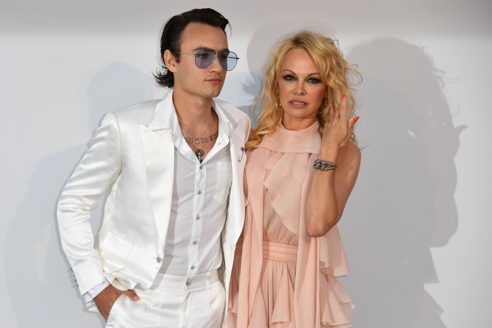 Tom Jones, Pamela Anderson crank up the glamour at Cannes fundraiser for  AIDS - Saudi Gazette