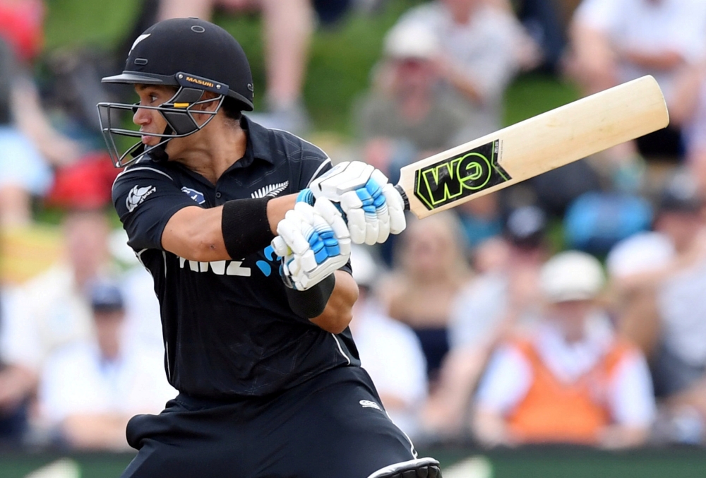 New Zealand's Kane Williamson (L) is applauded by teammate Ross Taylor as he celebrates reaching his century during the third day of the second cricket Test match against Australia at the WACA ground in Perth, Western Australia, on Nov. 15, 2015. — Reuters