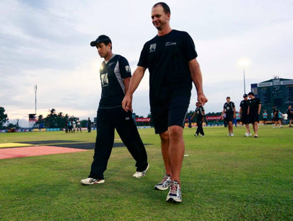 New Zealand's Ross Taylor (L) and team's bowling coach Shane Jurgensen walk on the field as rain delayed the fourth one-day international cricket match between Sri Lanka and New Zealand in the tri-series in Dambulla in this this Aug. 19, 2010 file photo. — Reuters