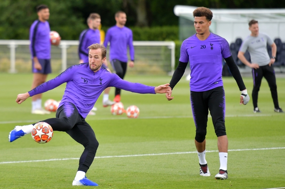 Tottenham Hotspur's English striker Harry Kane (L) and Tottenham Hotspur's English midfielder Dele Alli (2nd R) take part in a team training session at Tottenham Hotspur's Enfield Training Centre, north London, on Monday ahead of their UEFA Champions League Final football match against Liverpool. — AFP