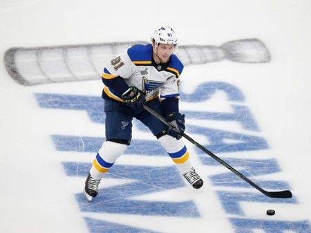 NEW YORK — Vladimir Tarasenko, the St. Louis Blues' leading goal scorer in the regular season, will play in Game 3 of the Stanley Cup Final against the Boston Bruins on Saturday night despite not practicing on Friday, Blues interim head coach Craig Berube told reporters.
Berube said Tarasenko, a two-time NHL All-Star, will be in the lineup in St. Louis in what marks the franchise's first home game in the Cup Final in 49 years. The 27-year-old, who led the Blues with 33 goals this season, missed part of the second period in the team's overtime win in Game 2 at Boston.
Berube told media members that an equipment issue was the cause of Tarasenko's missed shifts in the victory that evened the best-of-seven series tied at one game each.
Tarasenko finished second on the Blues with 68 total points this season and ranks second on the club with 10 goals during this postseason run, which ranks third among all players in these playoffs. The seven-year veteran right winger has netted 30 or more goals in each of the last five seasons.
Additionally, St. Louis Blues defenseman Vince Dunn could be back on the ice Saturday night for Game 3 of the Stanley Cup Final.
