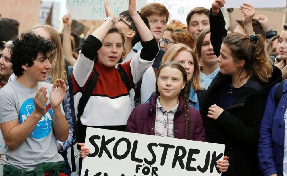 Sweden's teenage climate activist Greta Thunberg was Friday awarded a prestigious Amnesty International prize for mobilizing world public opinion on the looming peril of global warming.