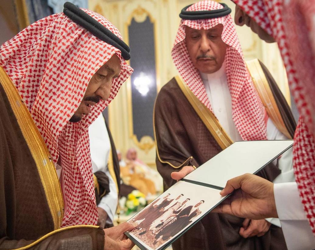 King receives princes, scholars, citizens