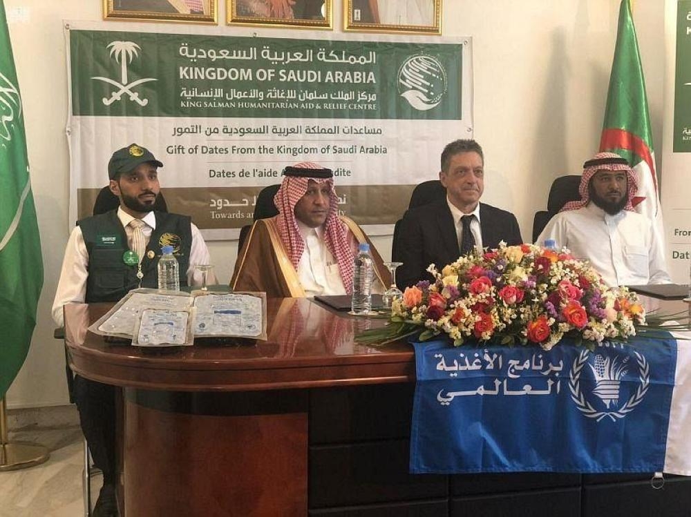 KSrelief representatives delivered 350 tons of dates to the World Food Program (WFP) in Algeria at a ceremony in Algiers on Thursday.