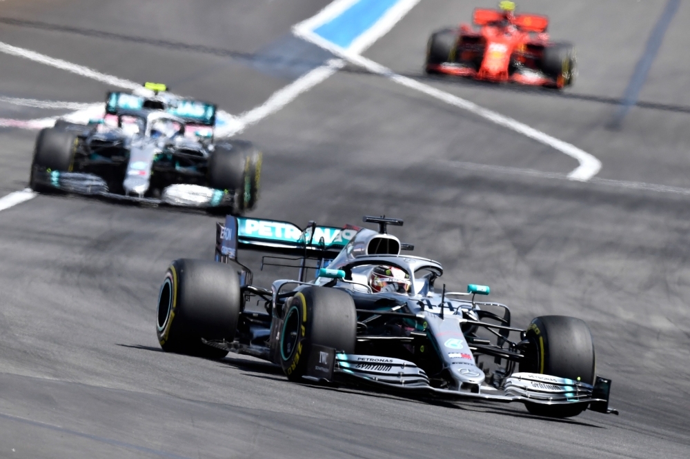 F1: Lewis Hamilton wins French GP to extend Mercedes' unbeaten run