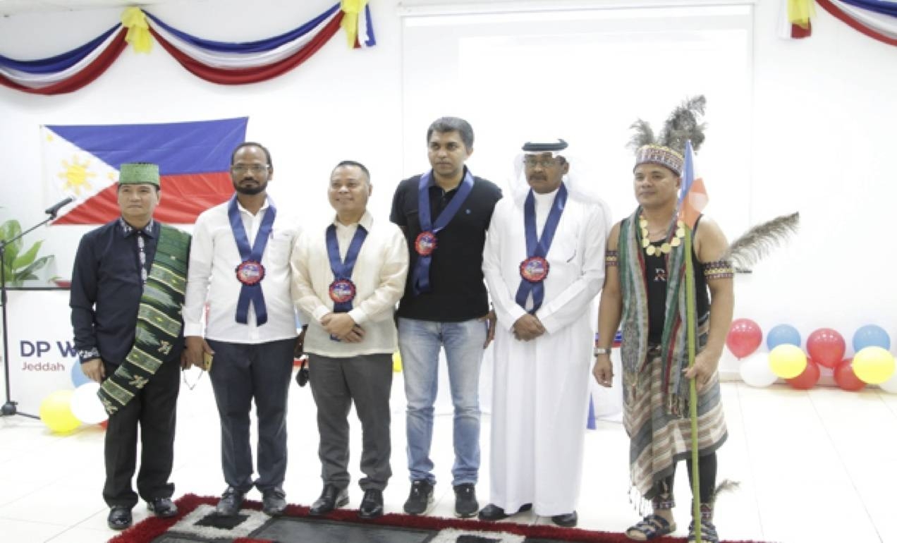 The champions, Unified ASTEC, with the guests: Hon. Herminigildo Bayot (4th from left), Binu Puthen, Taha Al Turki, and George Bornales.