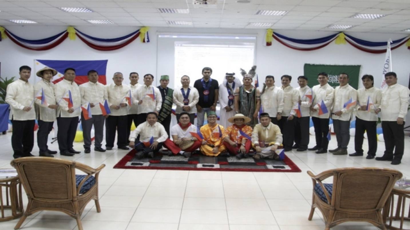 The champions, Unified ASTEC, with the guests: Hon. Herminigildo Bayot (4th from left), Binu Puthen, Taha Al Turki, and George Bornales.