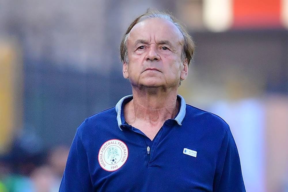 Nigeria's coach Gernot Rohr during the 2019 Africa Cup of Nations (CAN) Group B football match between Madagascar and Nigeria at the Alexandria  Stadium on June 30, 2019.  / AFP / Giuseppe CACACE
