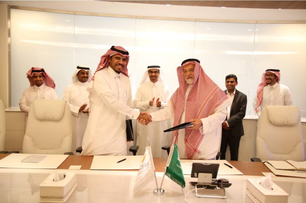 Top executives of the participating companies during the signing agreement
