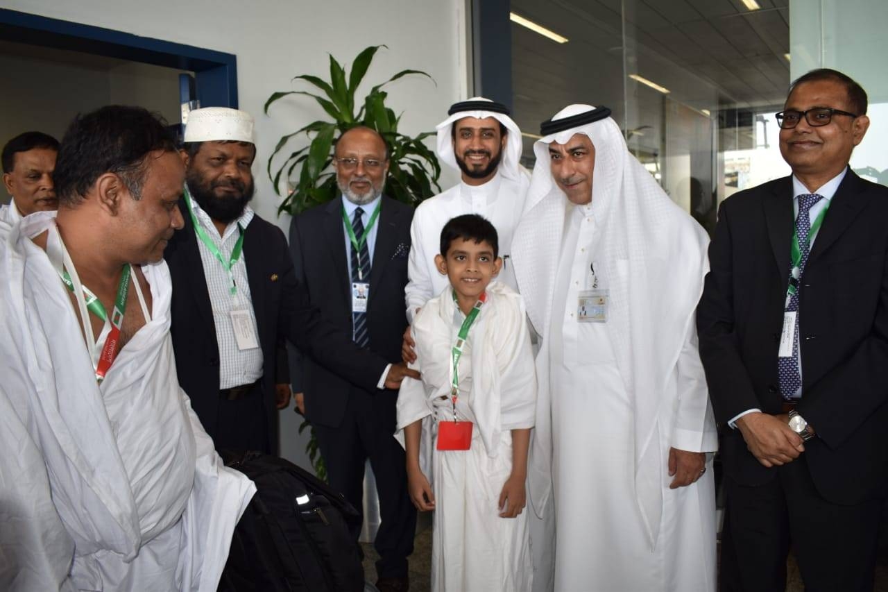 Saudi and Bangladeshi officials receive pilgrims who arrived from Dhaka at King Abdulaziz International Airport in Jeddah on Thursday.