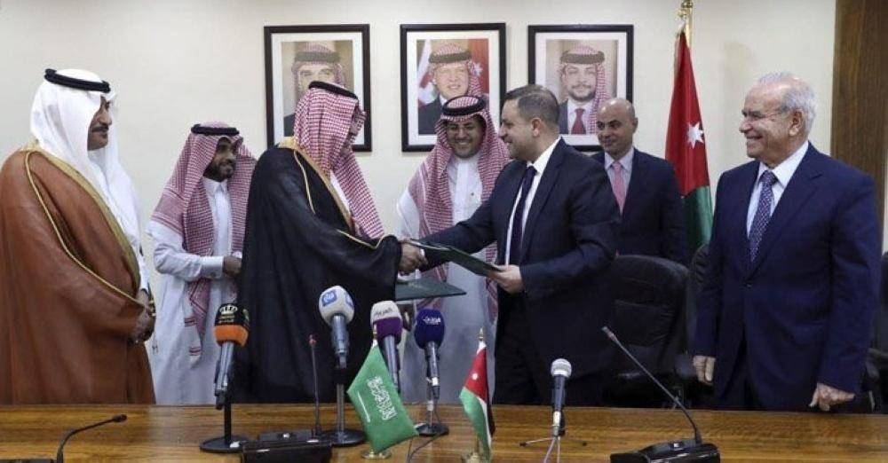 Saudi Fund for Development Chairman Dr. Khalid Bin Sulaiman Al-Khudairy signs the financing agreement with Jordanian Minister of Planning Mohammed Al-Assass in Amman on Thursday.