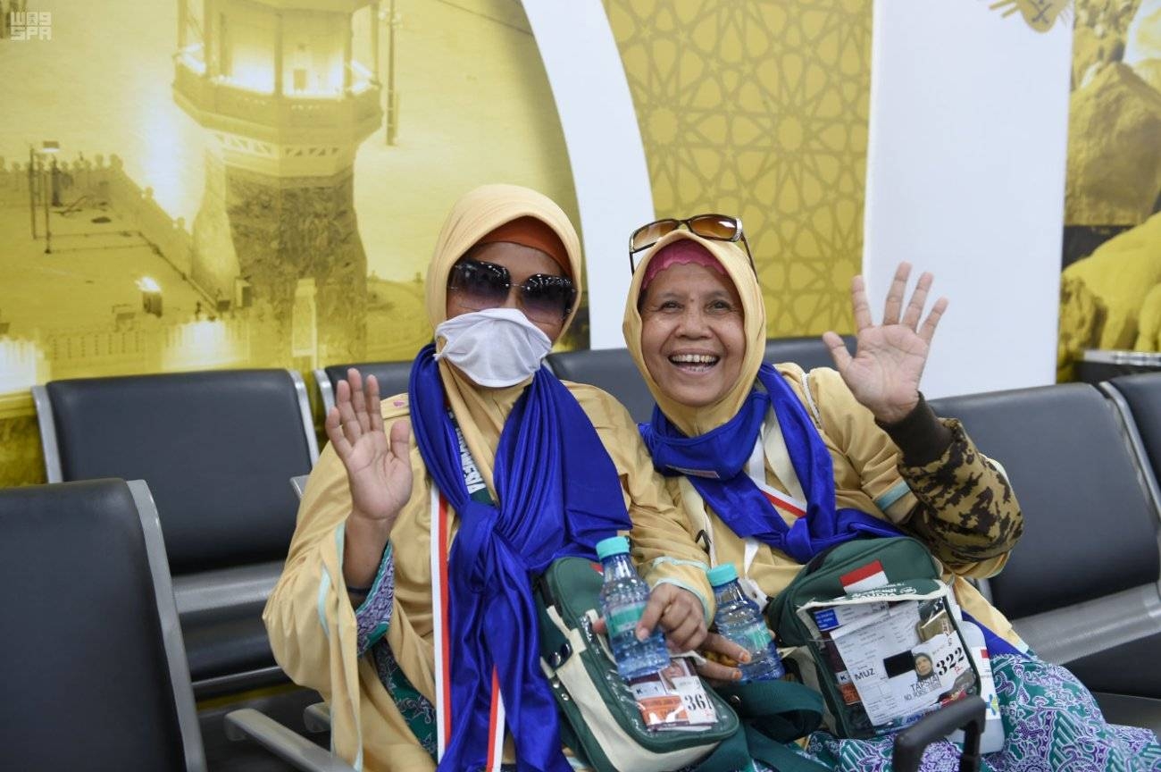 Indonesian pilgrims arriving in Madinah under the 