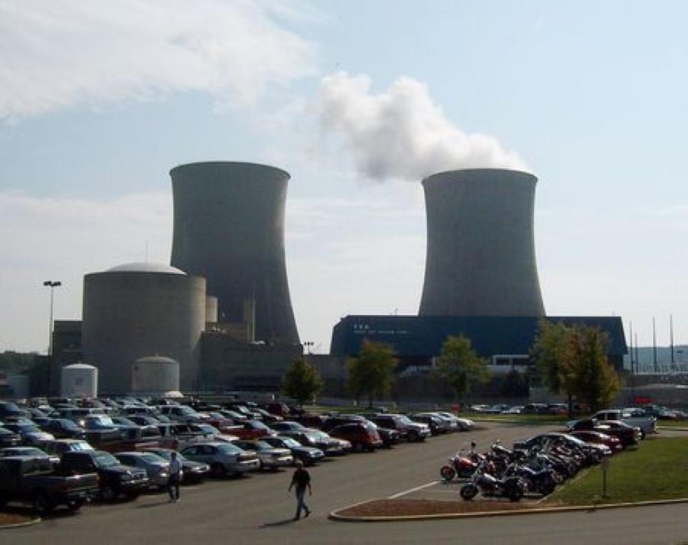 Steam rises from a cooling tower at the Tennessee Valley Authority's Watts Bar Nuclear Plant in Spring City, 8o km south of Knoxville, Tennessee, in this Sept. 7, 2007 file photo. — Reuters