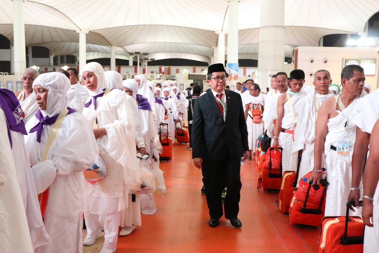 Indonesian pilgrims were accorded a warm welcome as they arrived at Jeddah airport. — Courtesy photo