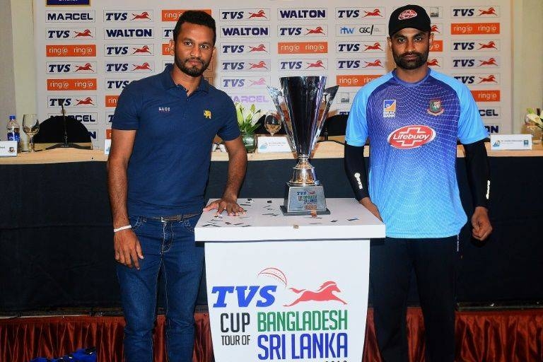 Bangladesh skipper Tamim Iqbal (R), with Sri Lanka's Dimuth Karunaratne, says in Colombo, on Monday, the team feel comfortable with the tight security provided for their visit following the Easter bombings. — AFP