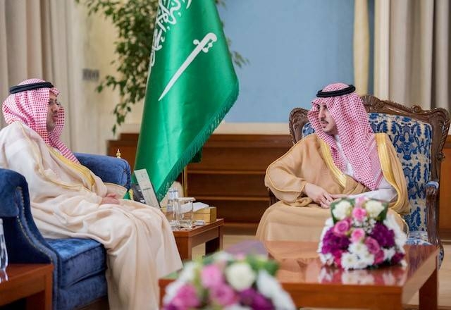 Al-Jouf Governor Prince Faisal Bin Nawaf received in his office on Thursday the President of the General Authority of Civil Aviation (GACA) Abdulhadi Al Mansouri and both reviewed the new expansion plan of the Al-Jouf International Airport.
