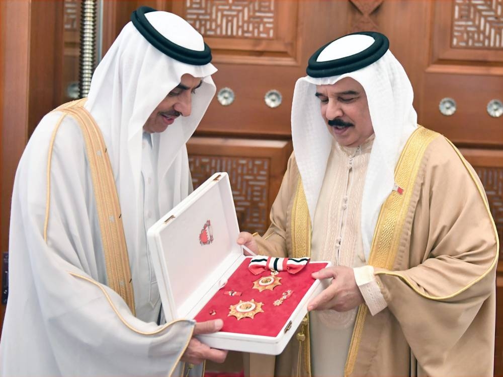 Bahrain King Hamad Bin Isa Al Khalifa conferred on Saudi Ambassador Dr. Abdullah Bin Abulmalik Al Sheikh a top honor on Wednesday at the Safriya Palace. — BNA
