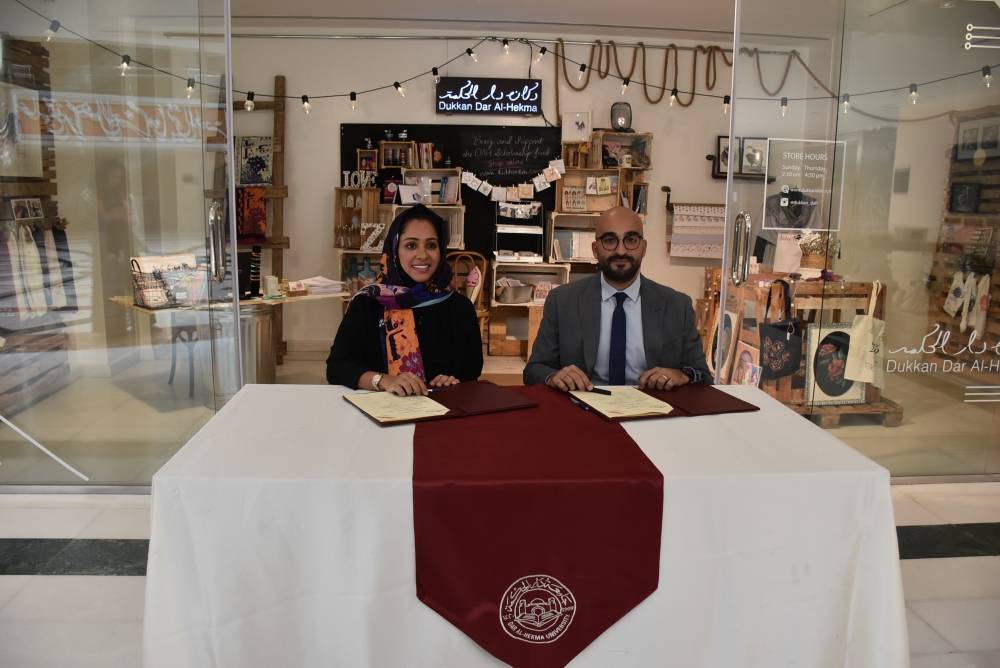 Dar Al Hekma University (DAH) and Makkah’s largest department store Abraj Avenue have signed an agreement to open Dukkan Dar Al Hekma at Abraj Avenue.