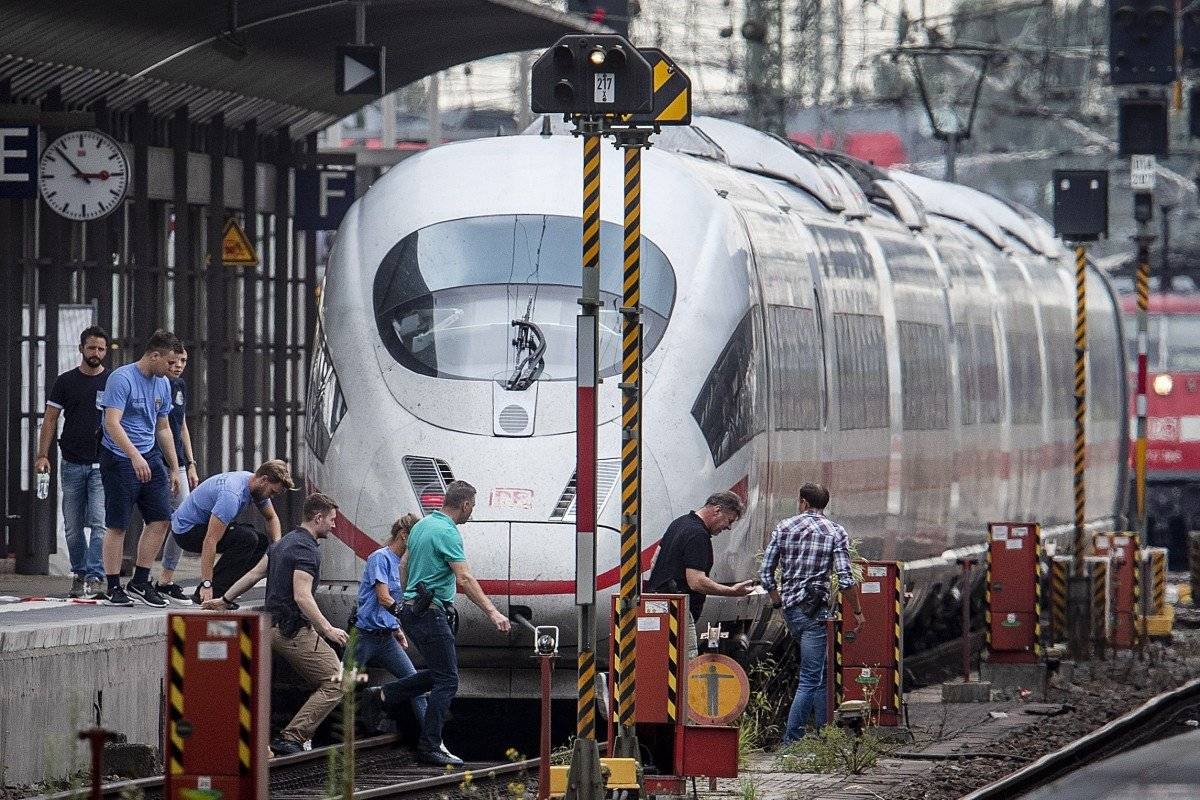 Police officers are seen at the railway station in Frankfurt, Germany, on Monday. — Courtesy photo