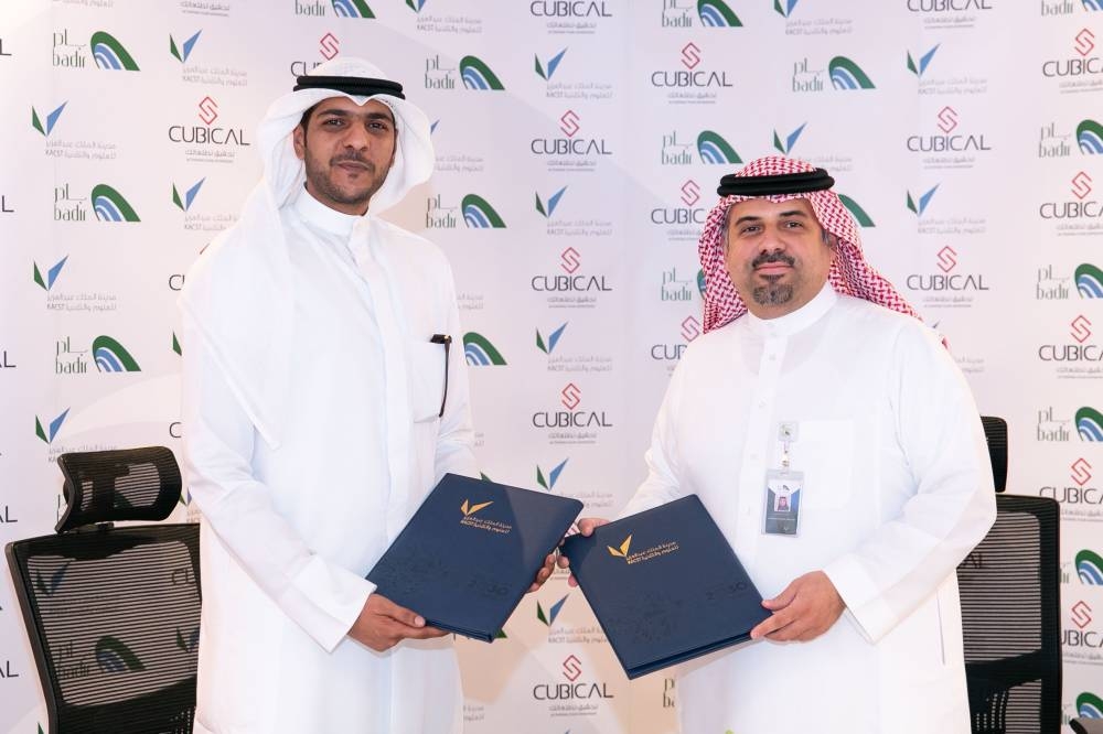  Mohammed Alhouzimi, shared services department director of the Badir Program for Technology Incubators and Accelerators and Abdulrahman J. Al-Fawaz, CEO of Cubical Services, with the respective copies of their signed agreement