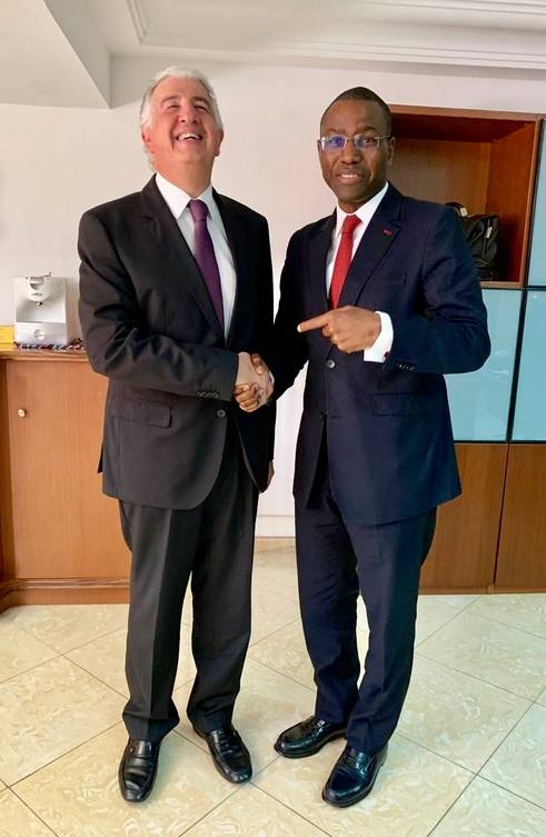 ITFC CEO Eng. Hani Salem Sonbol (left) and Senegal Minister of Economy, Planning & International Cooperation Amadou Hott shake hands during the former’s visit
