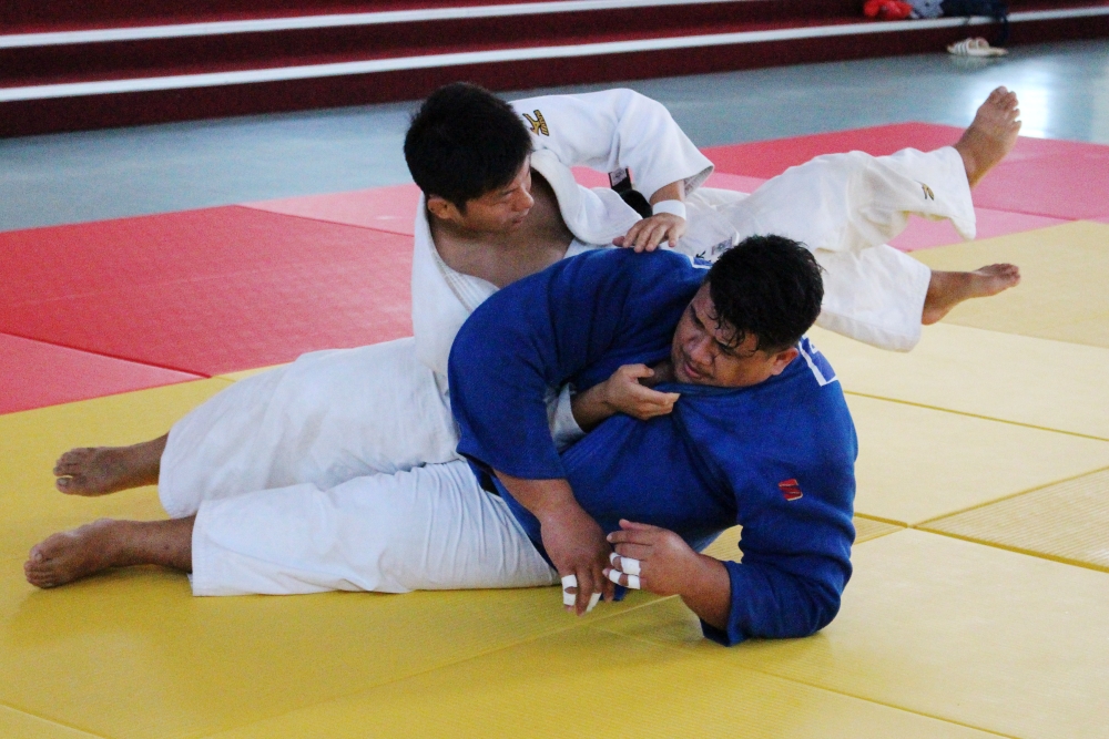 Samoan judoka Derek Sua trains with his Japanese coach Kohei Kamibayashi at a training facility in Apia, Samoa on July 13. -Reuters