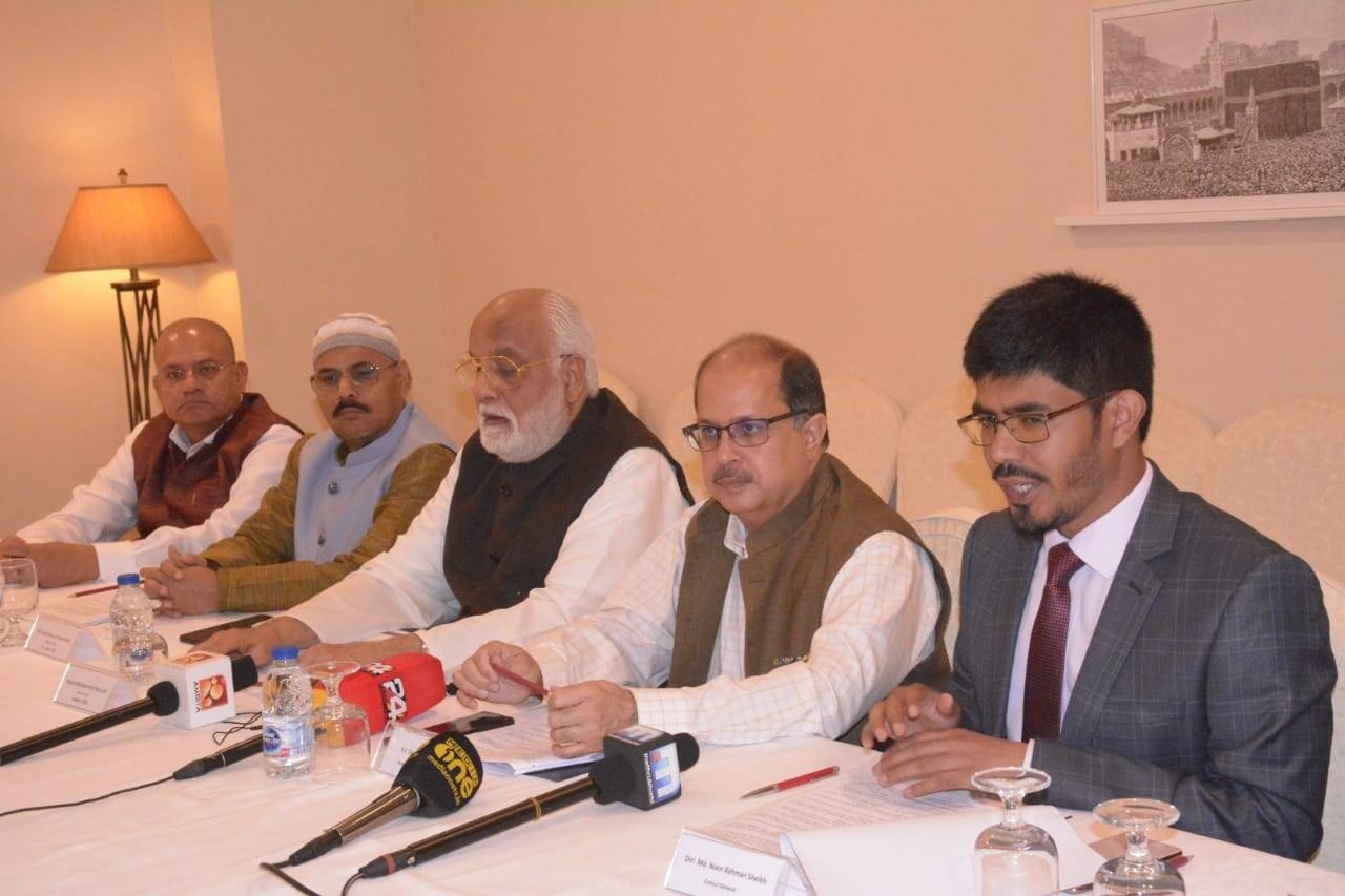 Indian Ambassador Dr. Ausaf Sayeed, Consul General Md. Noor Rahman Sheikh and members of the govt of India’s Haj Goodwill Delegation led by Nawab Mohamed Abdul Ali, prince of Arcot and Syed Ghayorul Hasan Rizvi, chairman, NCM as deputy leader, and Consul (Haj) Y. Sabir during the press conference in Makkah. — Courtesy photo