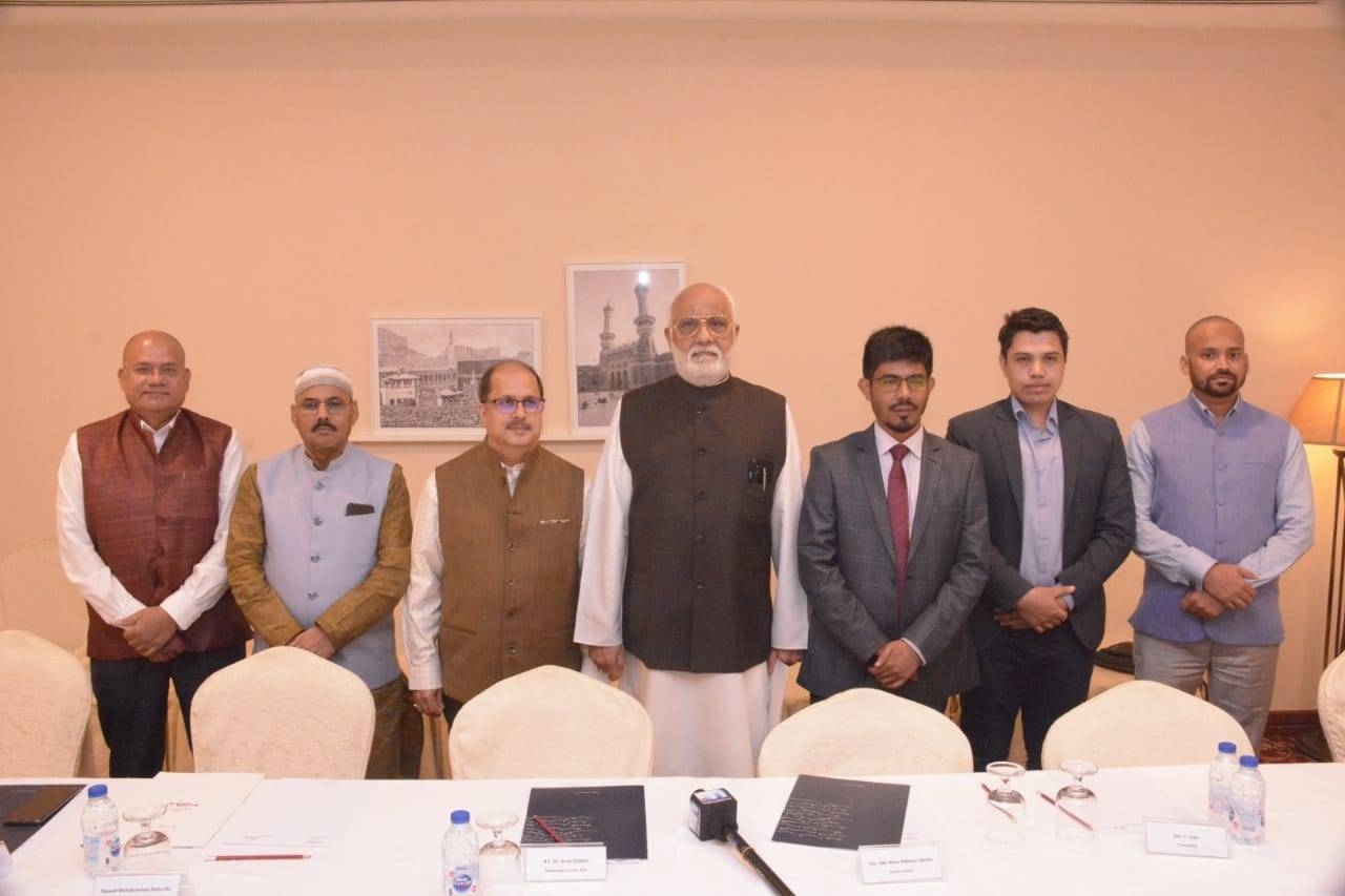 Indian Ambassador Dr. Ausaf Sayeed, Consul General Md. Noor Rahman Sheikh and members of the govt of India’s Haj Goodwill Delegation led by Nawab Mohamed Abdul Ali, prince of Arcot and Syed Ghayorul Hasan Rizvi, chairman, NCM as deputy leader, and Consul (Haj) Y. Sabir during the press conference in Makkah. — Courtesy photo