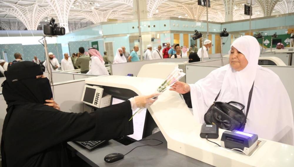 The Jawazat has set up 10 passport desks for the disabled and the old pilgrims to complete their travel procedures easily. 