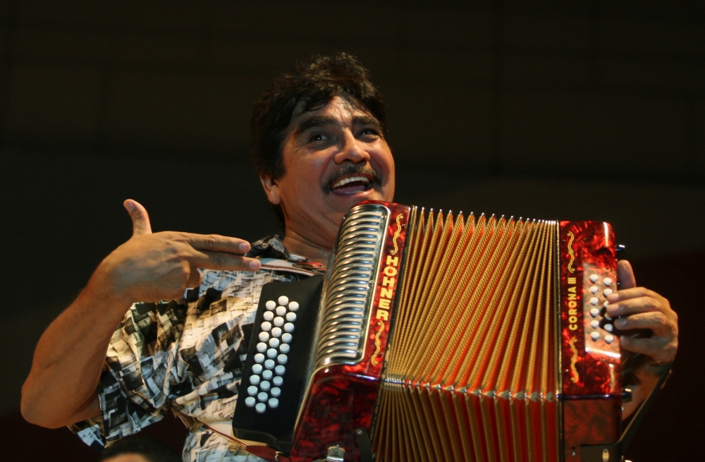 Mexican musician Celso Pina performs during the Santa Lucia International Festival in Monterrey, northern Mexico, in this Sept. 21, 2008 file photo. — Reuters