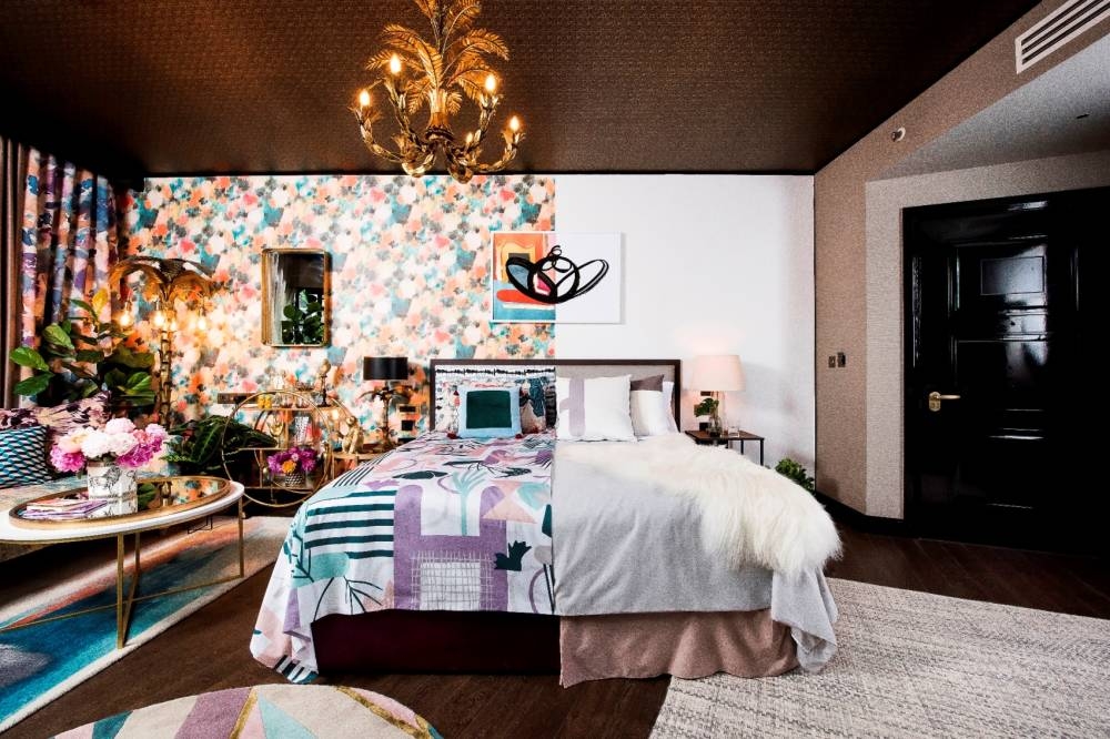 Hotels.com unveils world’s first half and half hotel room