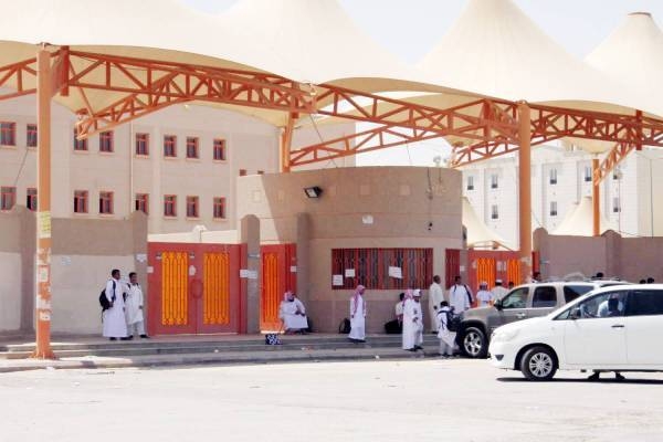 The department of education in Riyadh said it was investigating the case of fighting between the two students which was documented by the school surveillance cameras. — Okaz photo