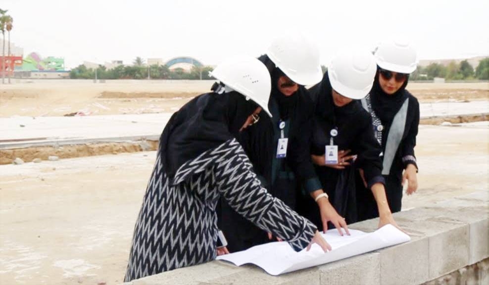 Saudi female engineers, appointed recently by the Jeddah Municipality, swung into action to accomplish their mission of beautifying the Bride of the Red Sea.