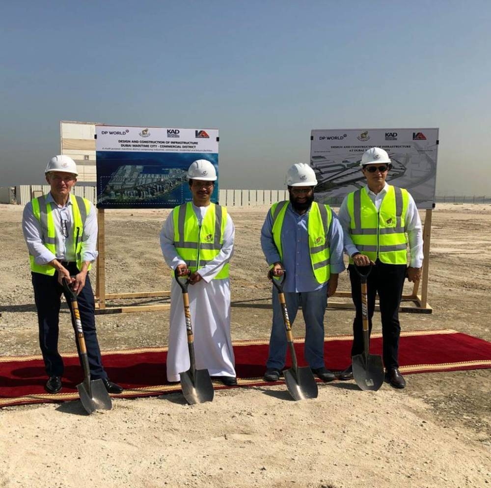 Sultan Ahmed Bin Sulayem, DP World Group Chairman and CEO, along with senior officials from Dubai Maritime City during the groundbreaking ceremony

