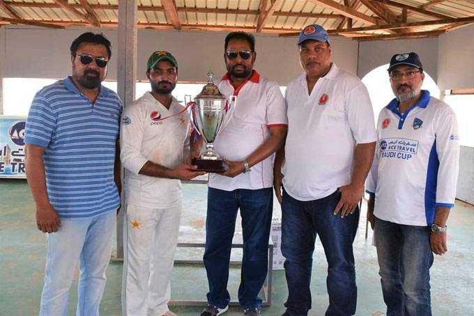 Saghir of Malik XI receving JCA Summer Winner Cup from JCA President Aijaz Khan