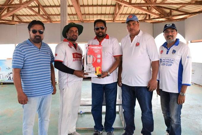 Saghir of Malik XI receving JCA Summer Winner Cup from JCA President Aijaz Khan