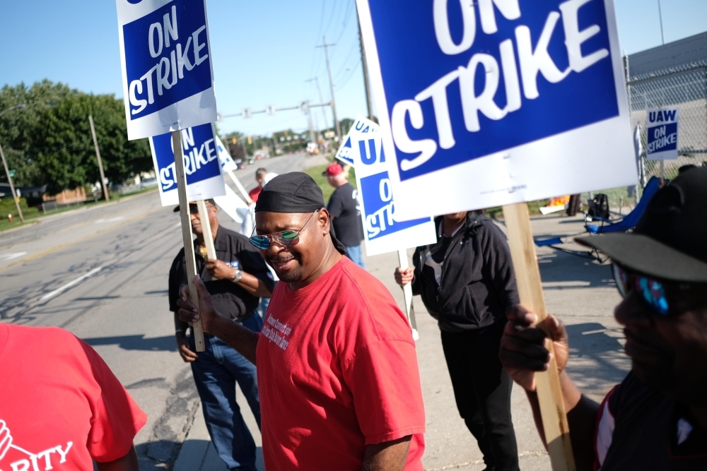 General Motors workers listen to United Auto Workers (UAW) Local 14 President Denis Earl (C) along the west side of the GM Powertrain Plant on Sept. 18, 2019 in Toledo, Ohio. GM and the UAW, which is leading its first strike against the auto maker since 2007, bargained into the evening yesterday and had plans to continue today over wages and health care, according to published reports citing sources familiar with the negotiations. — AFP