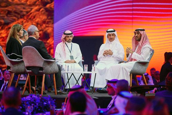 Prince Abdulaziz Bin Turki Al-Faisal , chairman of the General Sports Authority (GSA), right, Ahmed Bin Aqeel Al-Khateeb, chairman of the Board of Directors of Saudi Commission for Tourism and National Heritage (SCTH), second right, Deputy Minister of Culture Hamid Bin Muhammad Fayiz, third right, with other members of the round table on “Welcoming the World” in Riyadh on Friday. 