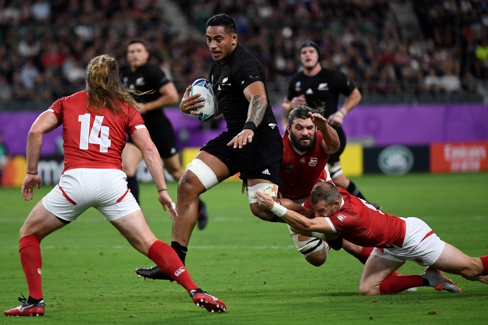New Zealand's flanker Shannon Frizell (C) runs with the ball during the Japan 2019 Rugby World Cup Pool B match between New Zealand and Canada at the Oita Stadium in Oita, on Wednesday. — AFP