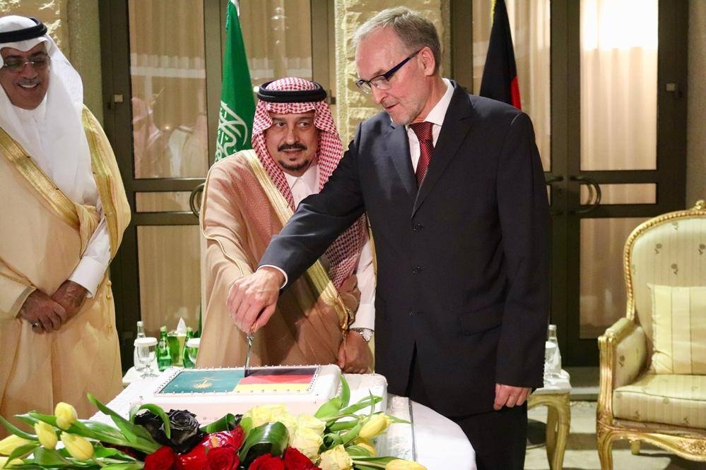 Riyadh Emir Prince Faisal Bin Bandar and German Ambassador Jorg Ranau cut the ceremonial cake on the occasion of German Unity Day reception in Riyadh, recently. — Courtesy photo