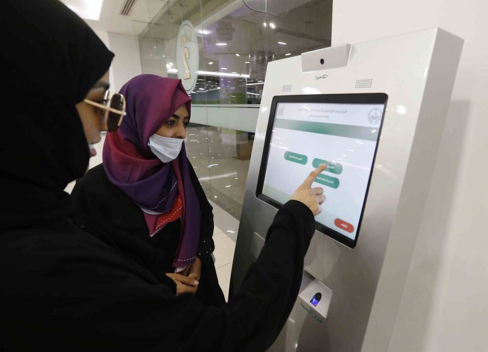 9,000 Saudi women get passports via Absher