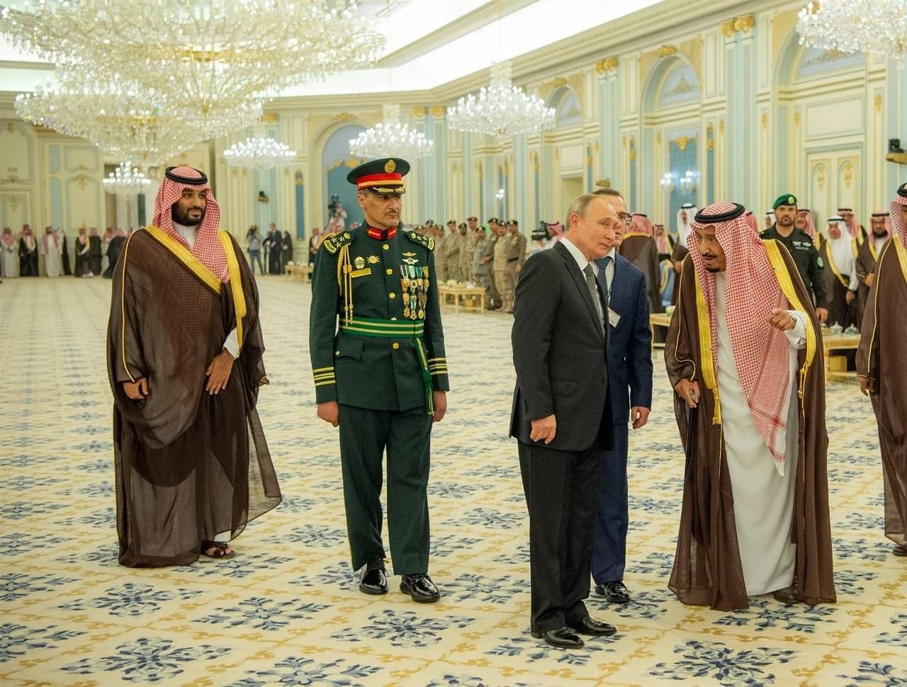 King Salman, MBS welcome Putin with full military honors - Saudi Gazette