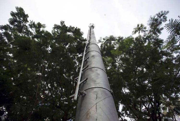 A celltower installed in a public park is pictured in Mumbai March 26, 2015. — Reuters