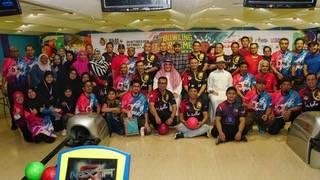 A group photo of the Malaysia participants at the Bowling City, Sultana Mall, Jeddah.