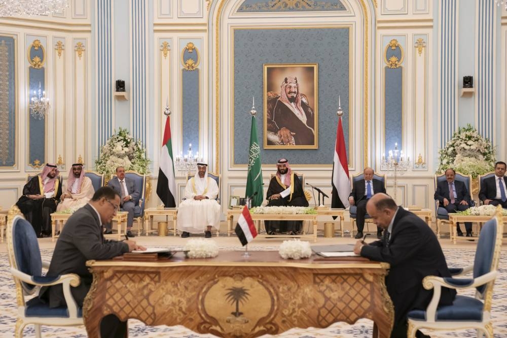 Crown Prince Muhammad bin Salman and AbuDahbi Crown prince Mohammed bin Zayed witness the signing of the Riyadh Agreement between the Yemeni government and the Southern Transitional Council.